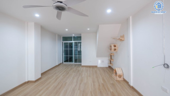 *****ทาวน์เฮ้าส์มือสองย่านกรุงเทพฯ ม.กรุงเทพ-นนทบุรี ซอยกรุงเทพ-นนทบุรี39 เนื้อที่ 17.30 ตร.ว. ฟังก์ชัน 2 ห้องนอน 2 ห้องน้ำ ที่จอดรถ 1 คัน บ้านสวยตกแต่งสไตล์ minimalism สวยงาม พร้อมเข้าอยู่ ทำเลแห่งการเดินทาง ใกล้รถไฟฟ้าสายสีม่วง "วงศ์สว่าง" เชื่อมต่อถนนวงศ์สว่าง ถนนรัชดาภิเษก ถนนประชาชื่น ฯลฯ จองได้แล้ววันนี้!